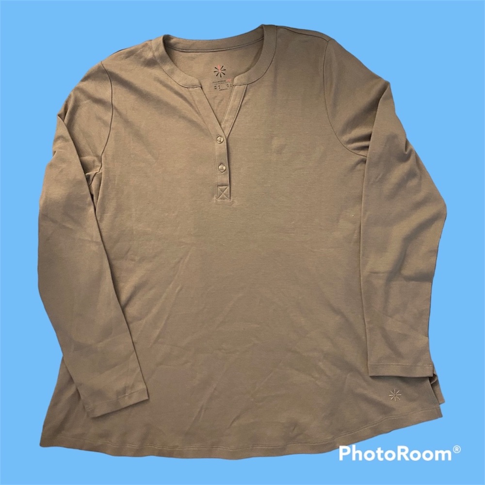 NWOT Isaac mizrahi t-shirt